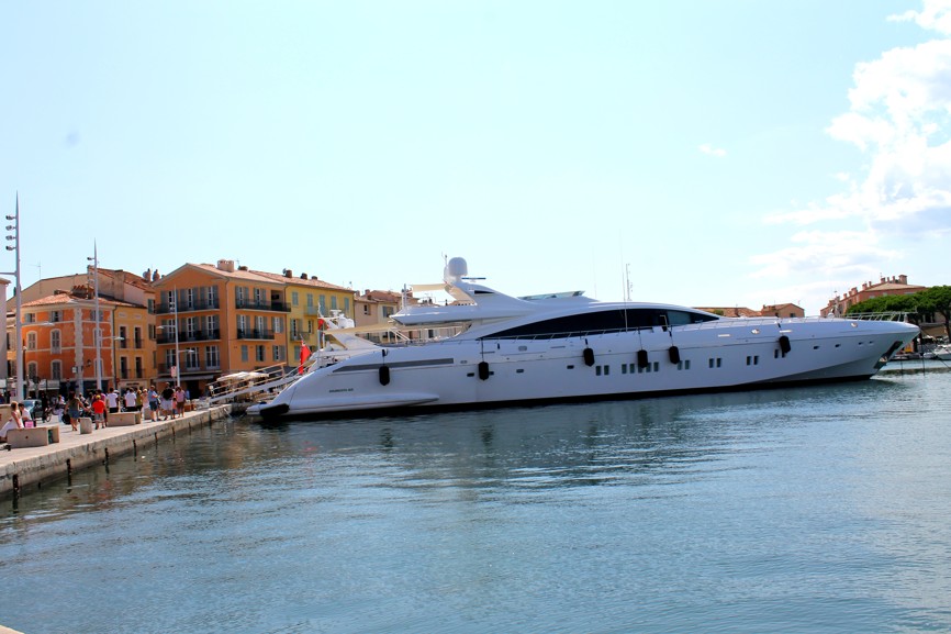 Saint Tropez přístav co navštívit a vidět na Azurovém pobřeží