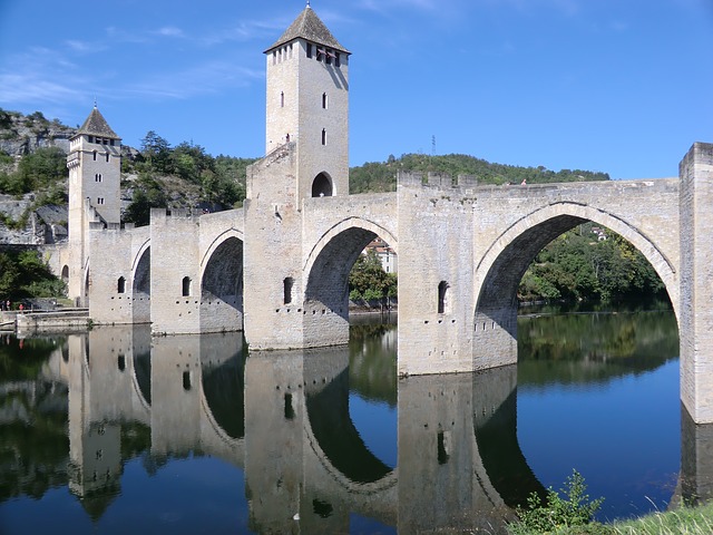 Cahors most Pont Valentré co navštívit a vidět ve Francii