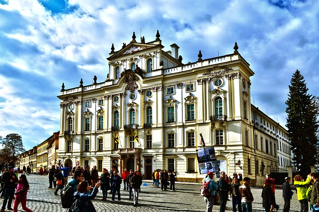 Praha Arcibiskupský palác střídání stráží co navštívit a vidět
