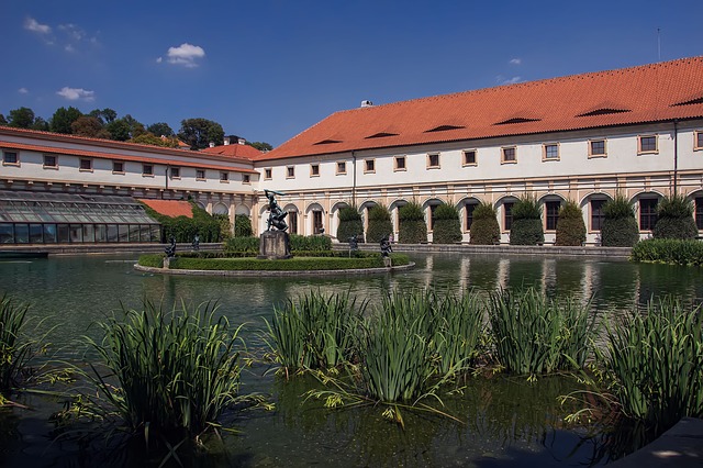 Praha Valdštejnský palác co navštívit a vidět 