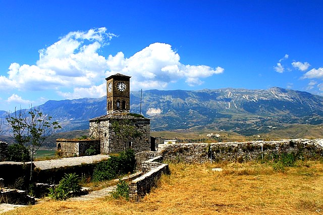 Albánie Gjirokastra pevnost co navštívit a vidět