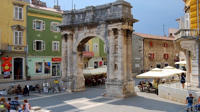 Pula Koloseum  co navštívit a vidět v Chorvatsku