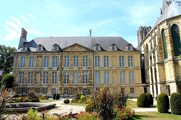 Remeš palác Palais du Tau co navštívit a vidět v Remeši