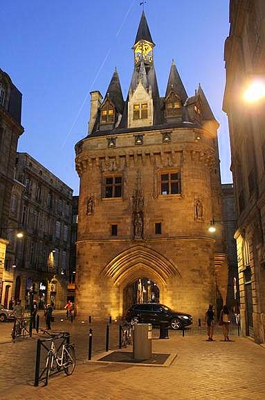 Bordeaux  Porte Cailhau  co navštívit a vidět ve Francii