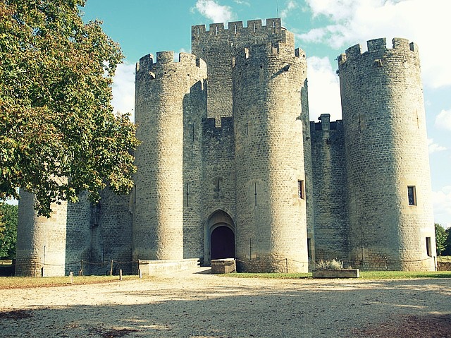 hrad Roquetaillade co navštívit a vidět ve Francii