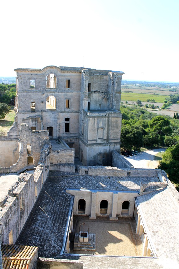 opatství Abbaye de Montmajour co navštívit a vidět v Provence