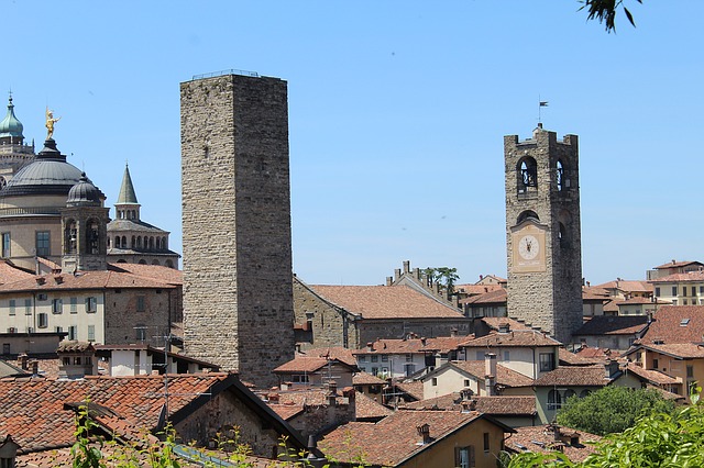 Bergamo Torres del Campanone co navštívit a vidět v Lombardii