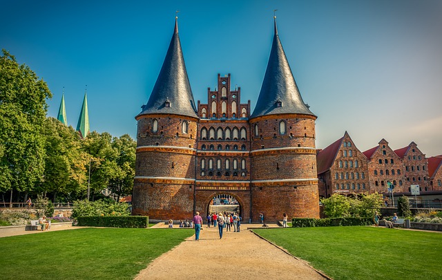 Lübeck Holštýnská brána co navštívit a vidět Cesty po světě
