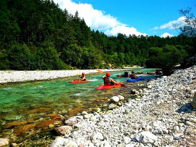 Slovinsko Julské Alpy rafting Soča Co navštívit a vidět ve Slovinsku